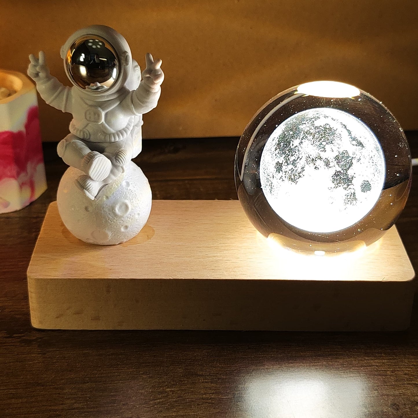 Astronaut Moon Lamp with Crystal Globe – Unique Decorative Night Light