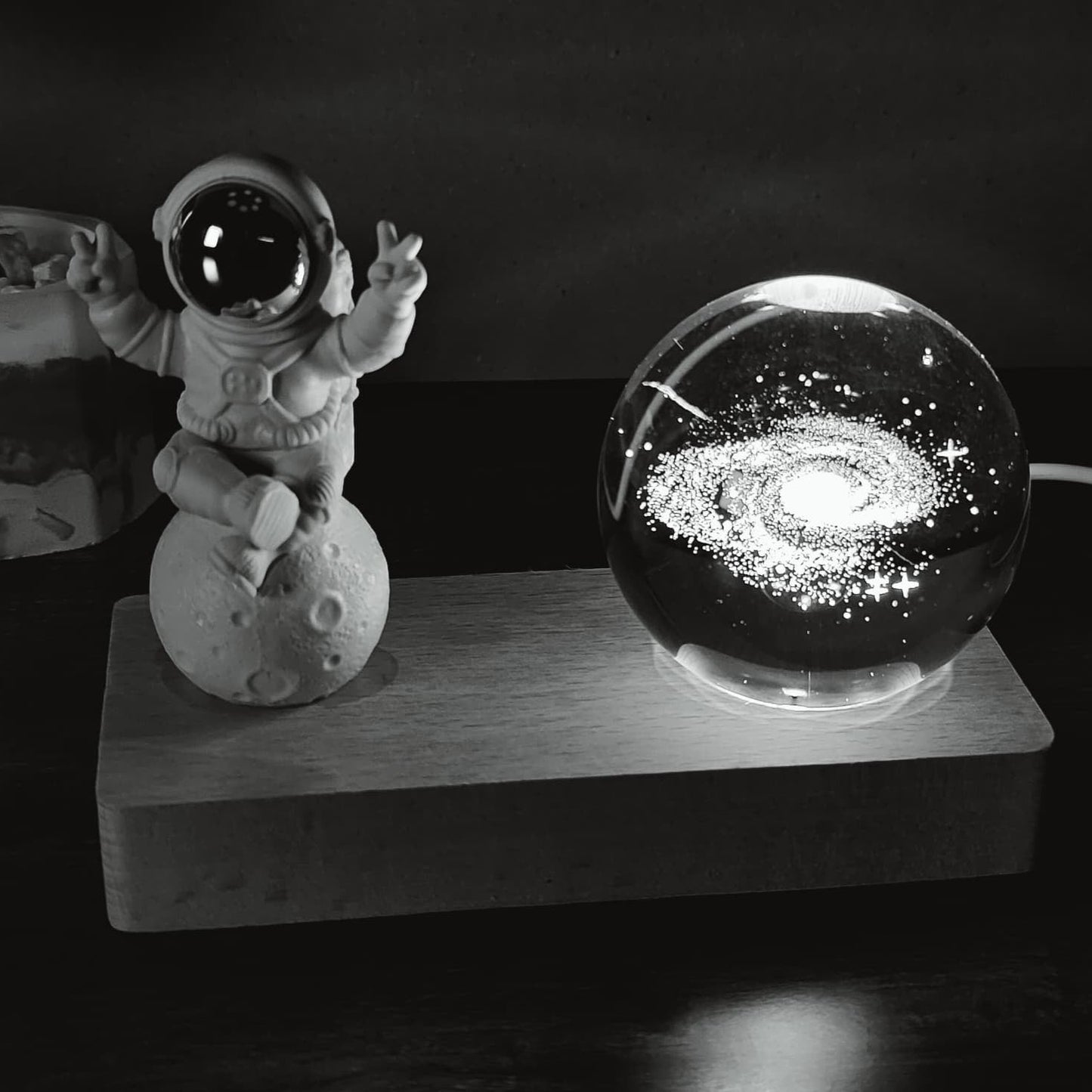 Astronaut Moon Lamp with Crystal Globe – Unique Decorative Night Light