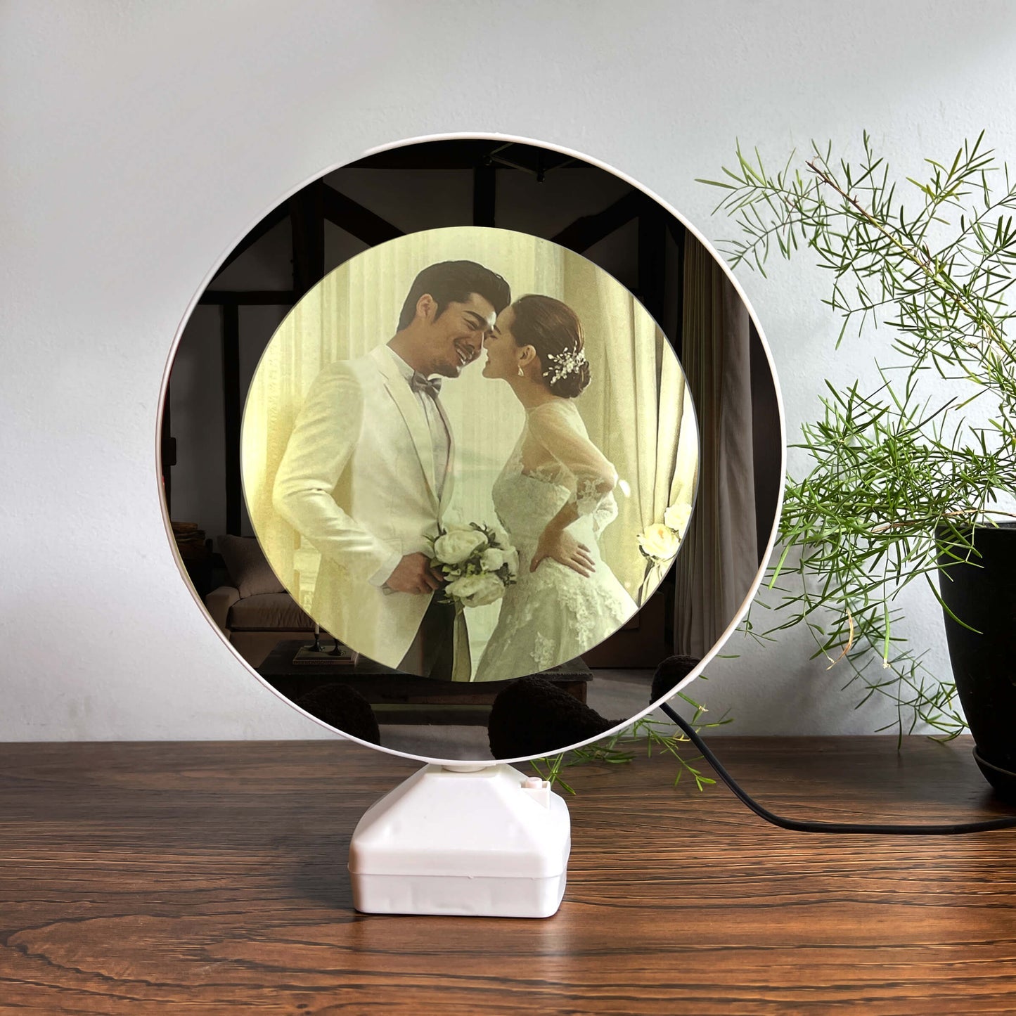 LED Photo Frame & Mirror Combination Elegant Light-Up Display for Photos & Reflection Perfect for Home Decor, Weddings, and Gifts (Round Shape)